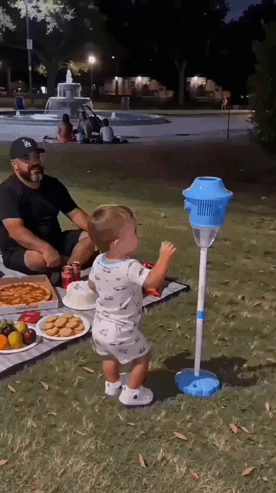 Automatic Light-Up Street Lamp Bubble Machine-SUY